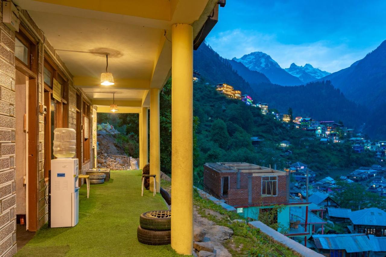 Whoopers Hostel Tosh Экстерьер фото
