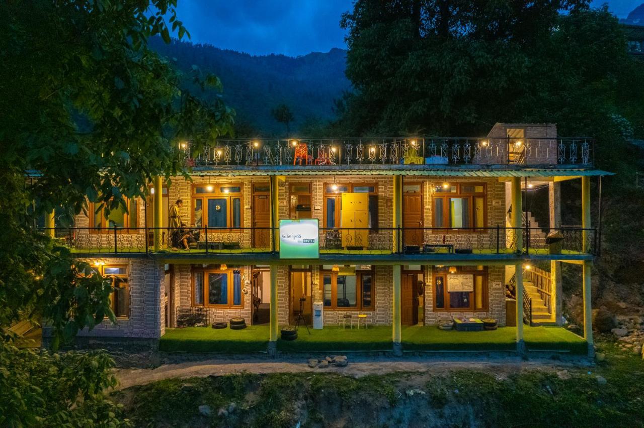 Whoopers Hostel Tosh Экстерьер фото