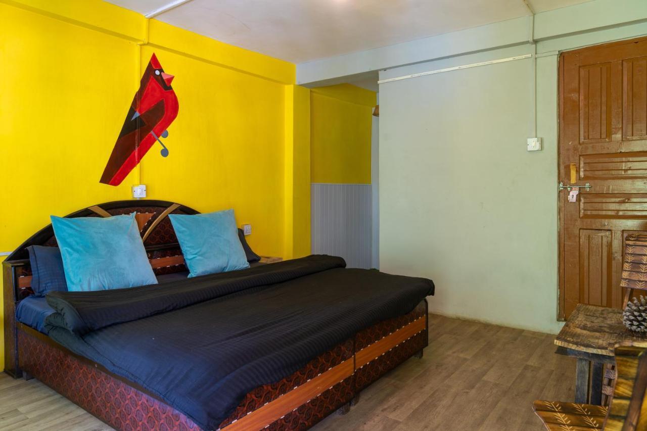 Whoopers Hostel Tosh Экстерьер фото