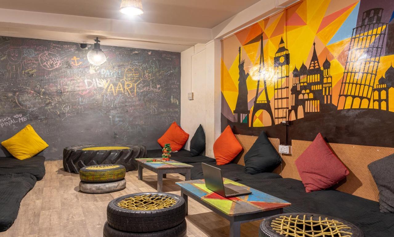 Whoopers Hostel Tosh Экстерьер фото