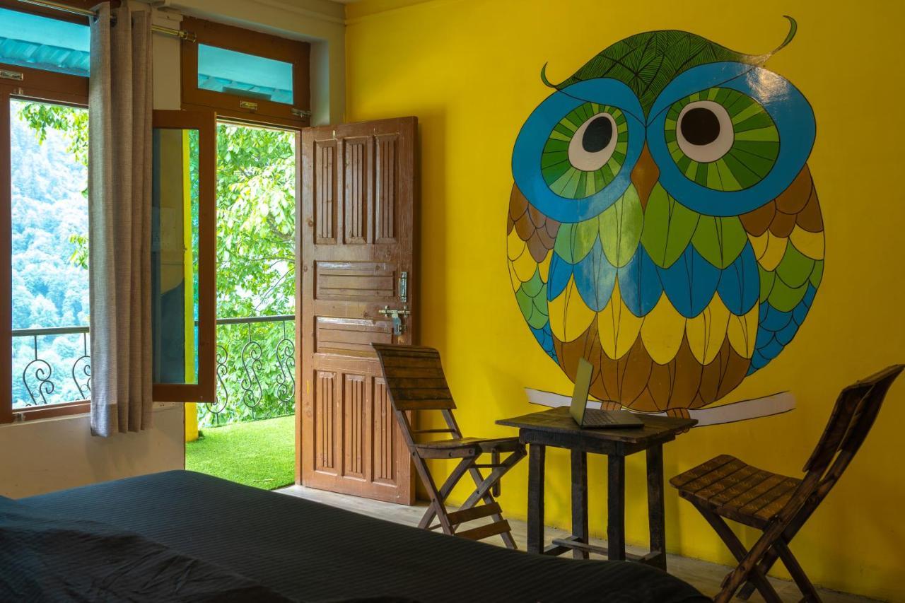 Whoopers Hostel Tosh Экстерьер фото