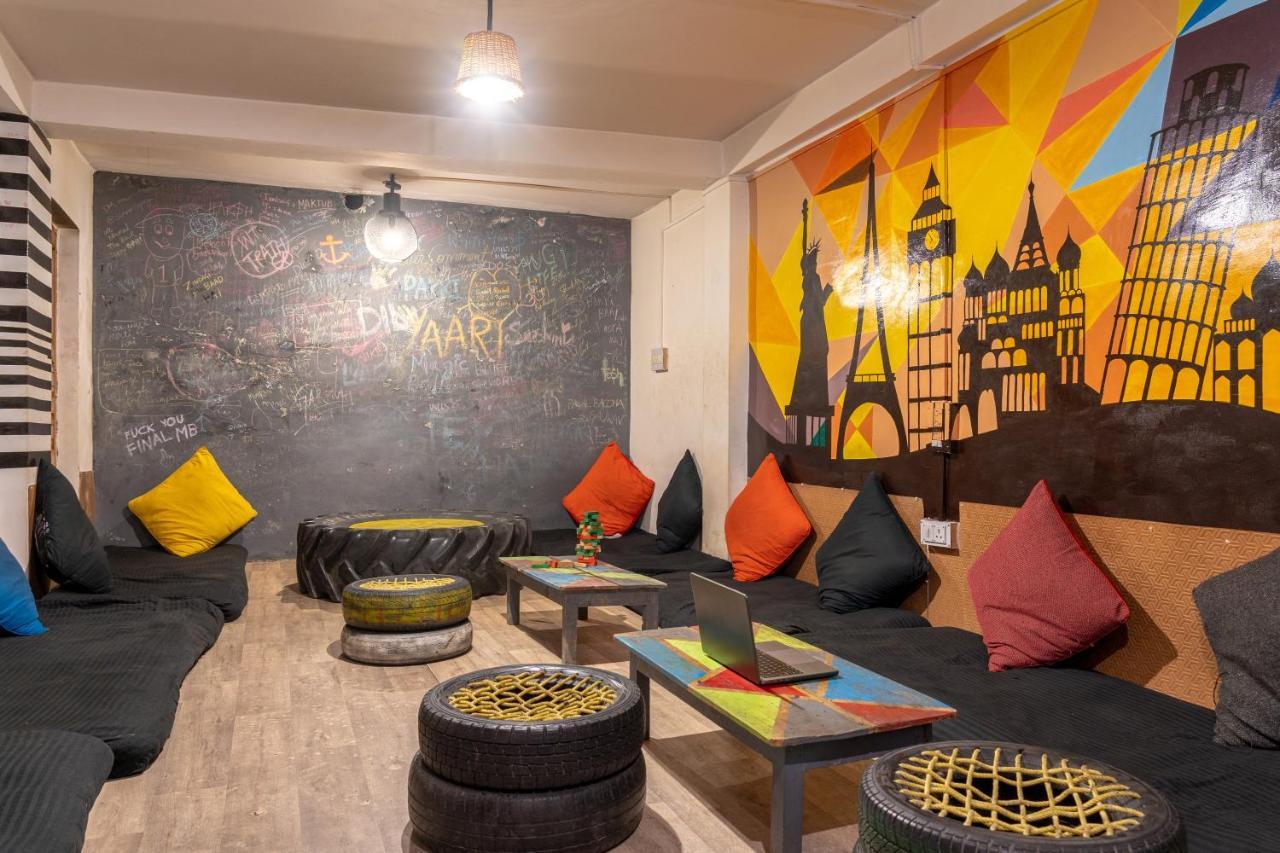 Whoopers Hostel Tosh Экстерьер фото