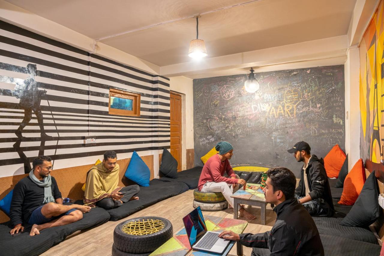 Whoopers Hostel Tosh Экстерьер фото
